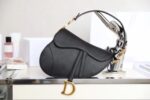 DIOR SADDLE BAG. Size: 25.5 x 20 x 6.5 cm