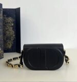 DIOR SIGNATURE. Size: 21 x 6 x 12cm