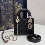 LADY DIOR MIN. Size: 17 x 15 x 7 cm