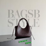 ⁦BOTTEGA VENETA SMALL CAMPANA 854248V4SC02190 (28*16*15cm)⁩ - الصورة ⁦3⁩
