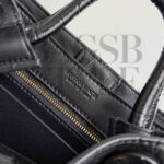 ⁦BOTTEGA VENETA MINI ANDIAMO CROCODILE LEATHER 777614 (22 × 15.5 × 9 cm)⁩ - الصورة ⁦5⁩