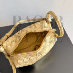 ⁦BOTTEGA VENETA LOOP TOP HANDLE 844285V5XF18472 (21*13*13cm)⁩ - الصورة ⁦6⁩